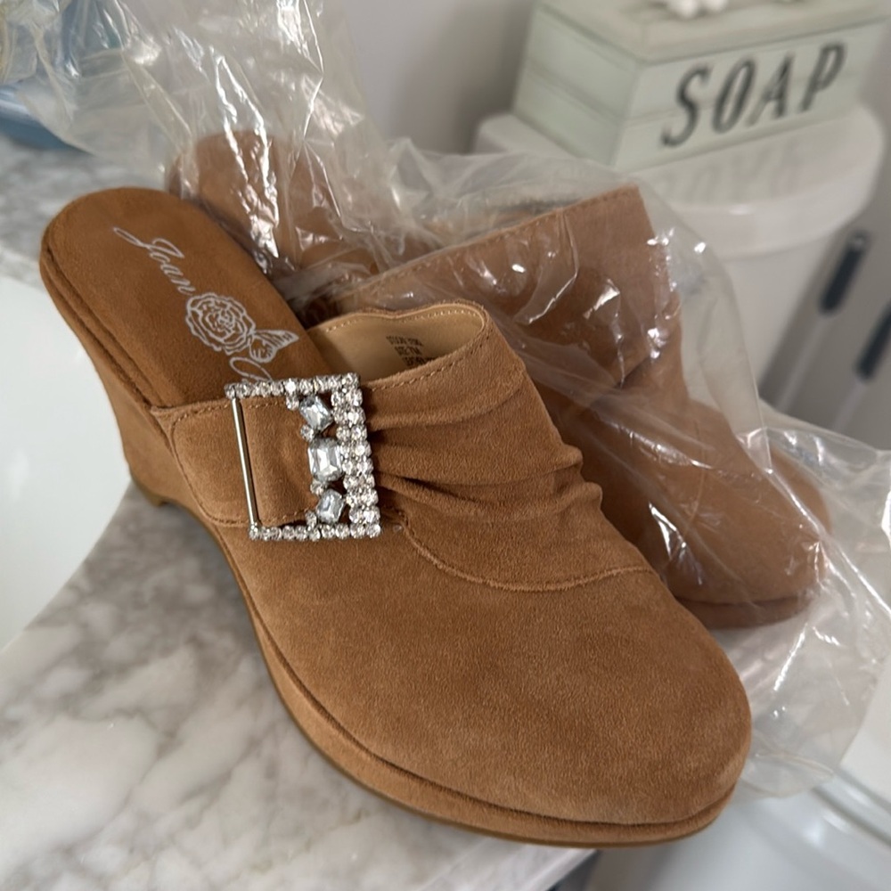 Joan Boyce faux suede clogs with crystal embellishment size 7M BRAND NEW